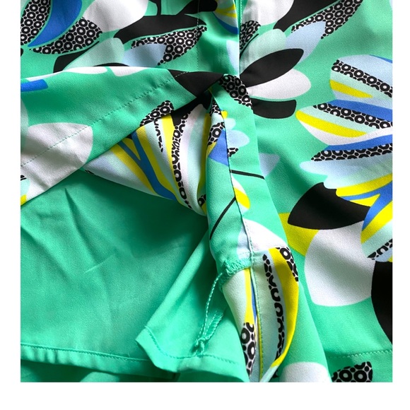 New without tags Floral abstract soft shorts by KAARI - Picture 5 of 7